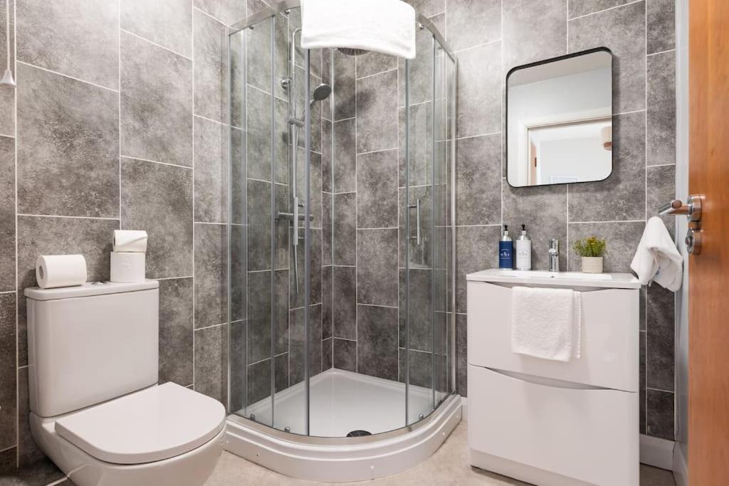 Modern Penthouse Apartment 2 Bed, 2 Bath Sleeps 6 City Centre Belfast Kültér fotó