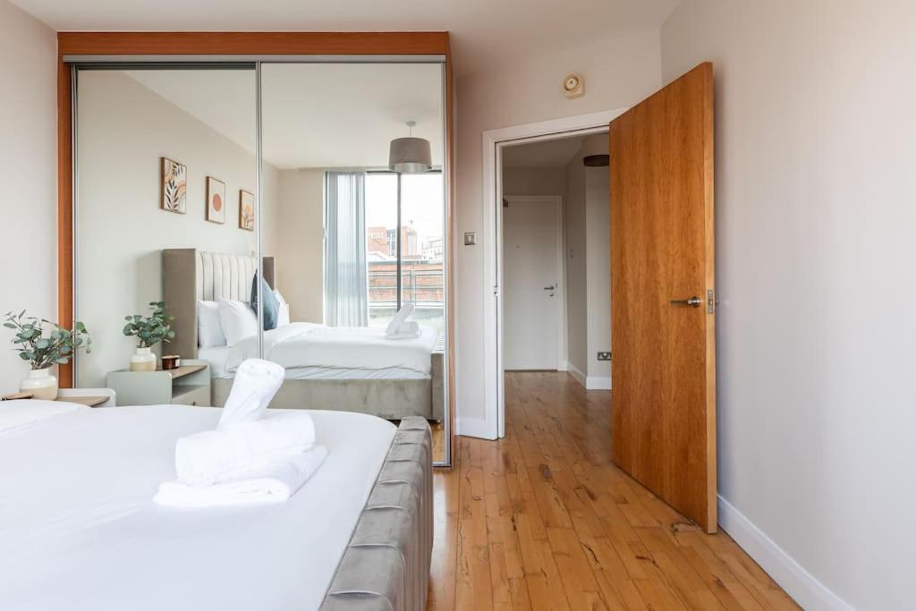Modern Penthouse Apartment 2 Bed, 2 Bath Sleeps 6 City Centre Belfast Kültér fotó